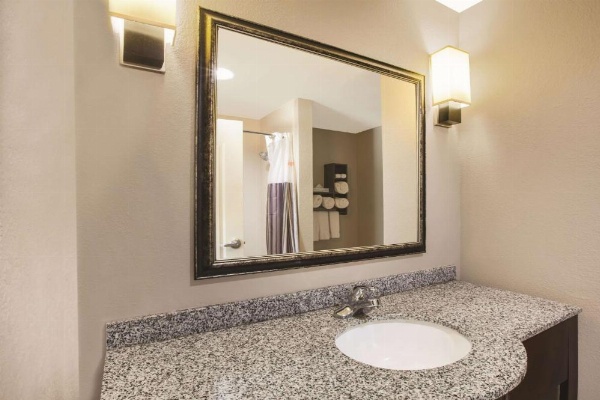 La Quinta by Wyndham Baton Rouge Denham Springs image 9